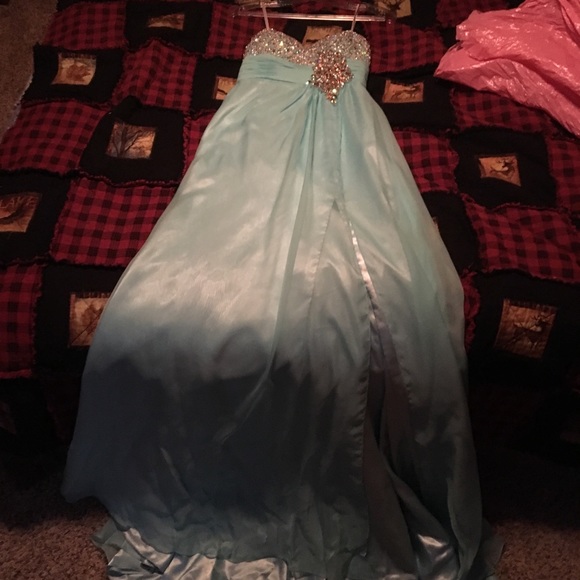 Prom dress - Picture 1 of 3